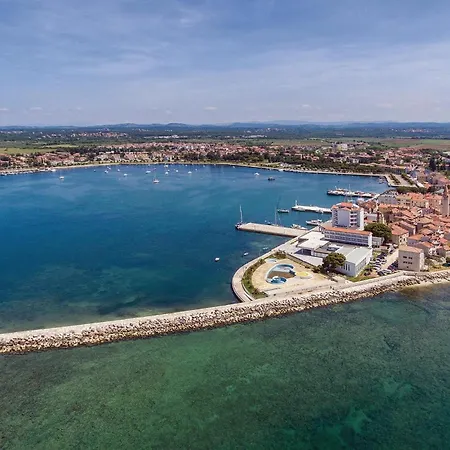 2 Bedroom Stunning In Casa vacanze Kaštel
