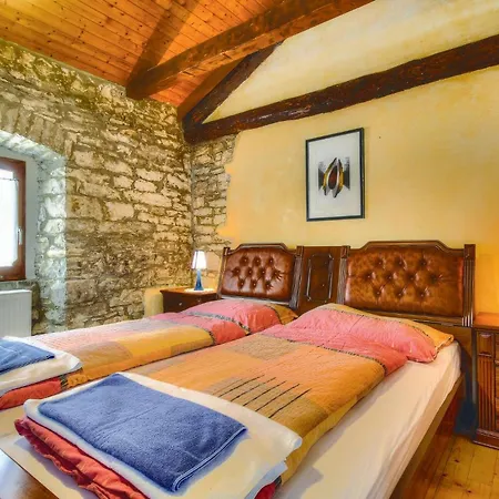 Cozy In Kastel With Wifi بيت للعطل