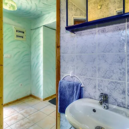 2 Bedroom Stunning In * Kaštel