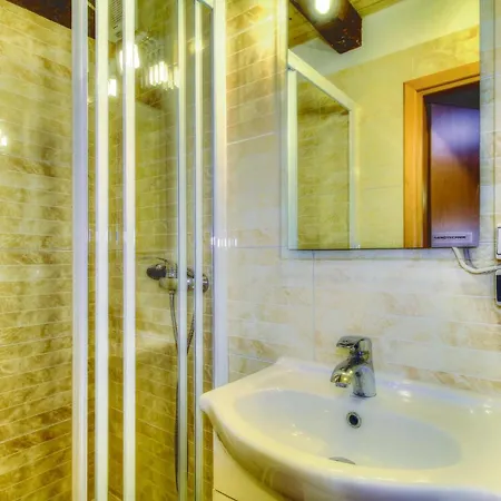 2 Bedroom Stunning In * Kaštel