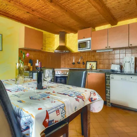 2 Bedroom Stunning In *
