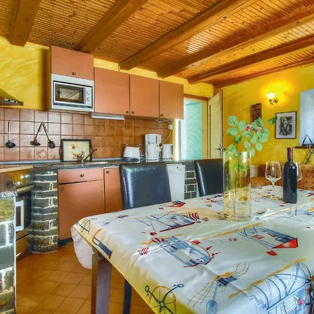 2 Bedroom Stunning In Kaštel